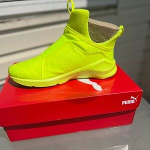 Neon puma sneakers✨